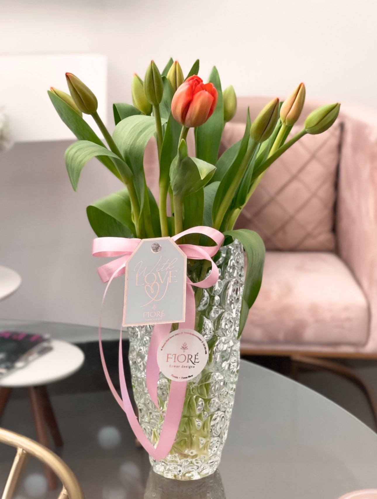 Tulipanes en Jarrón de Cristal